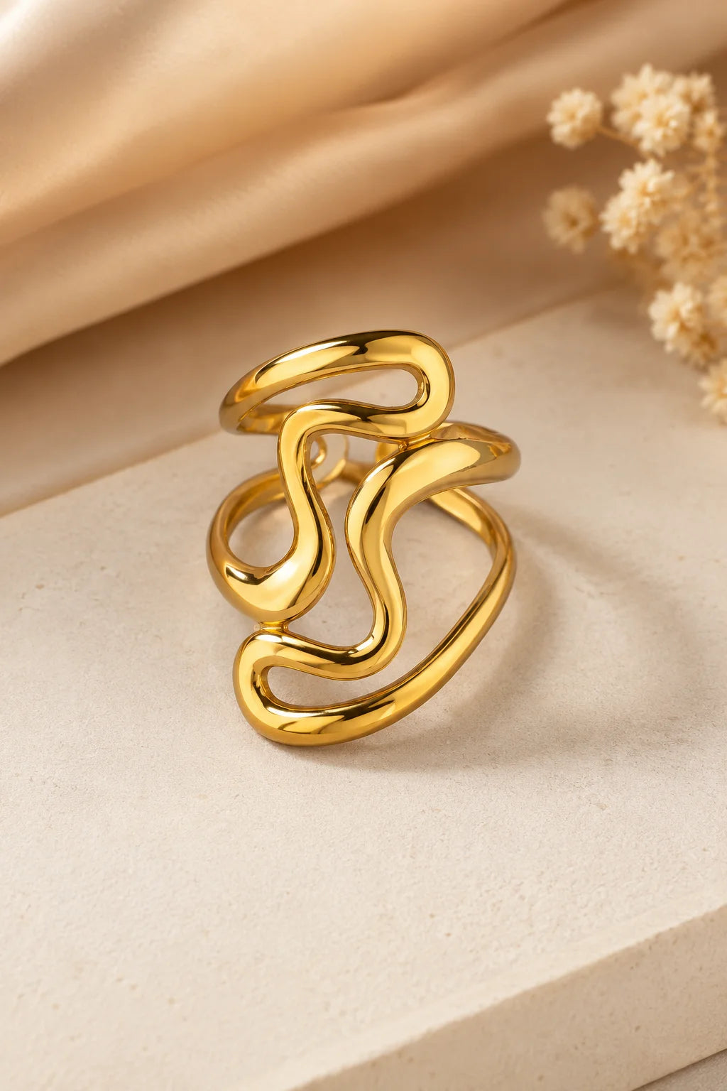 Gold-tone wavy linked open ring with glossy finish