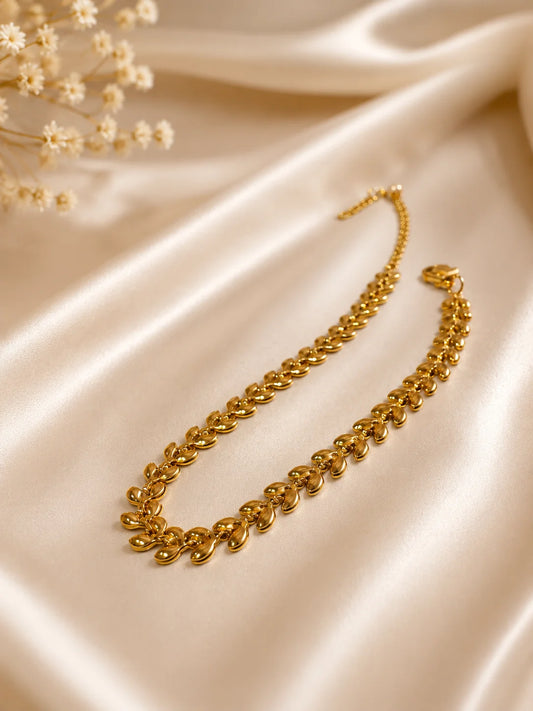 Gold-tone chain link bracelet with interlocking oval links, flat curb style