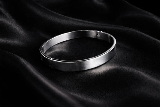 Plain stainless steel men’s kada bracelet with smooth bangle surface