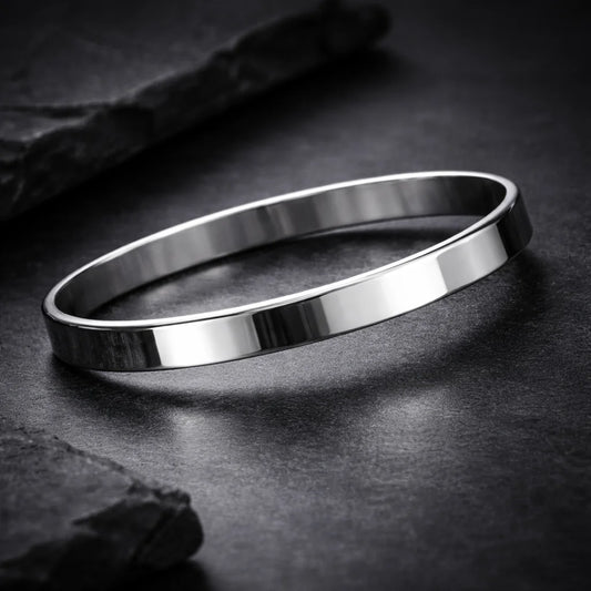 Plain stainless steel men’s kada bangle with polished reflective band