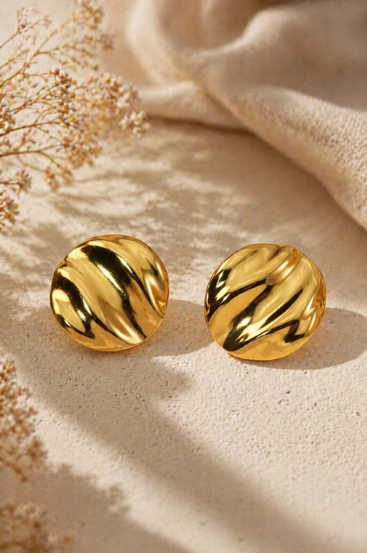 Gold-plated wave texture stud earrings, round with glossy ridges