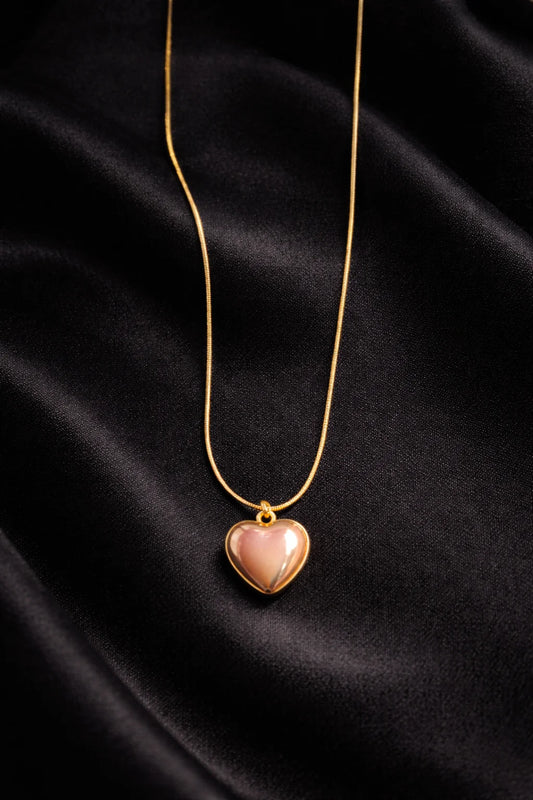 Sundowner heart necklace with gold chain and pink heart pendant in gold setting