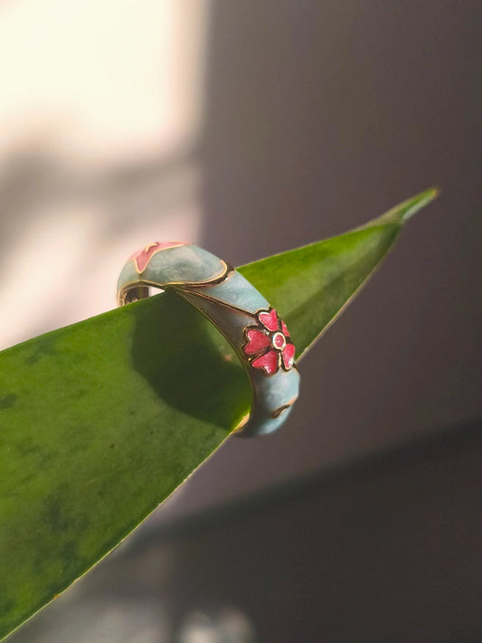 Gold-tone open enamel ring, sky-blue band with pink flower centerpiece and scalloped edges