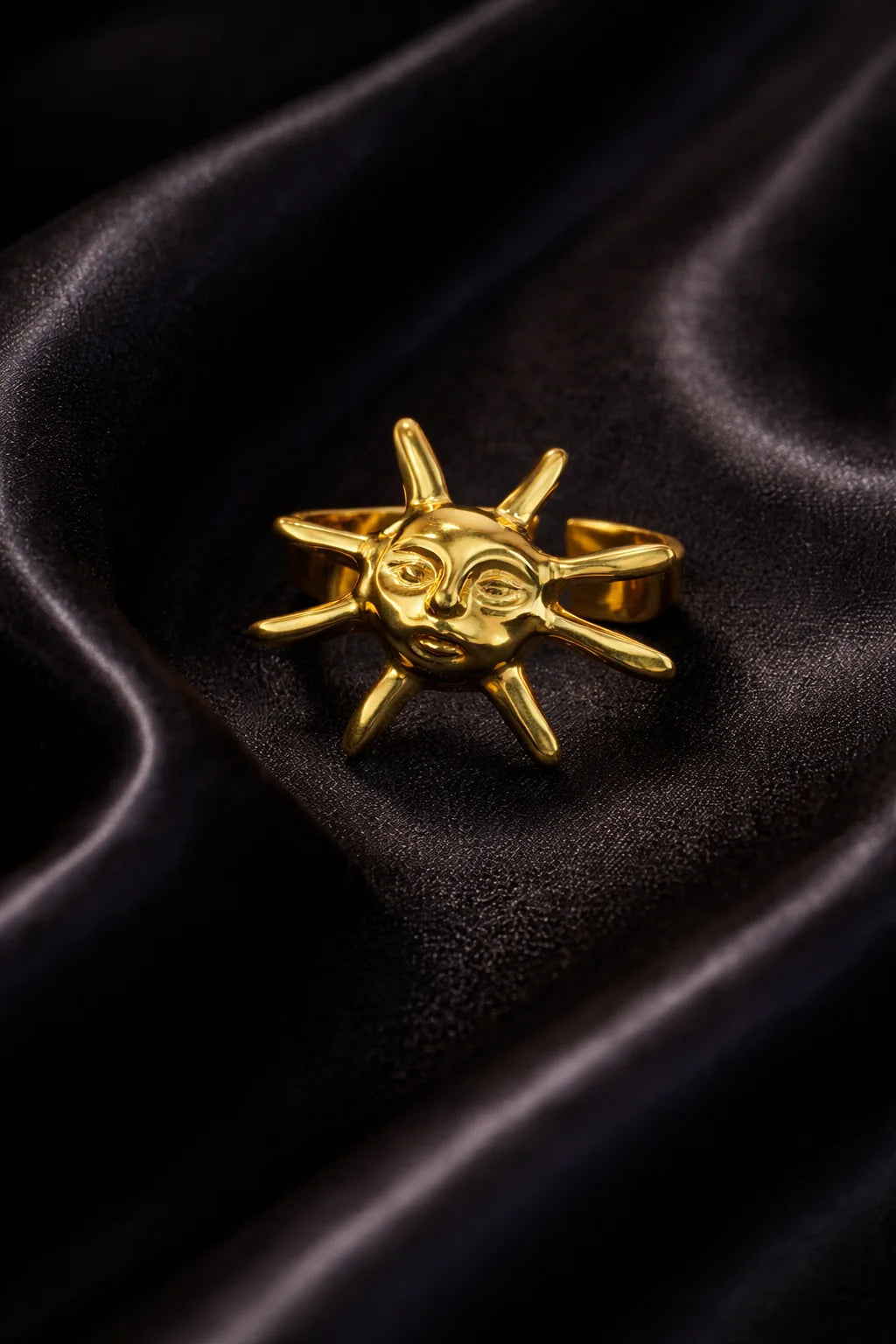Sun-shaped gold ring with face design and spiked rays