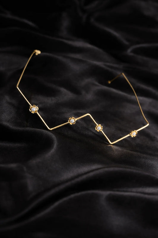 Floral facelet head chain with gold zigzag bar and small flower rhinestones