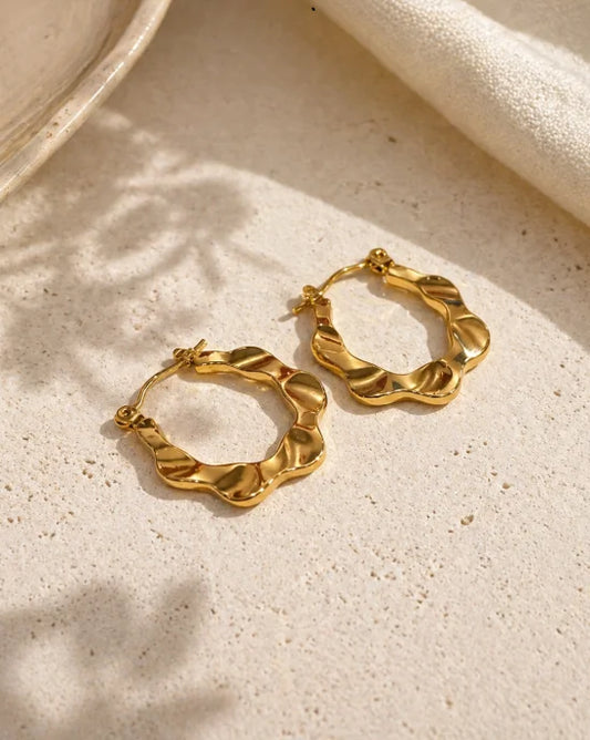 Gold-plated hoop earrings with textured wiggle wavy design